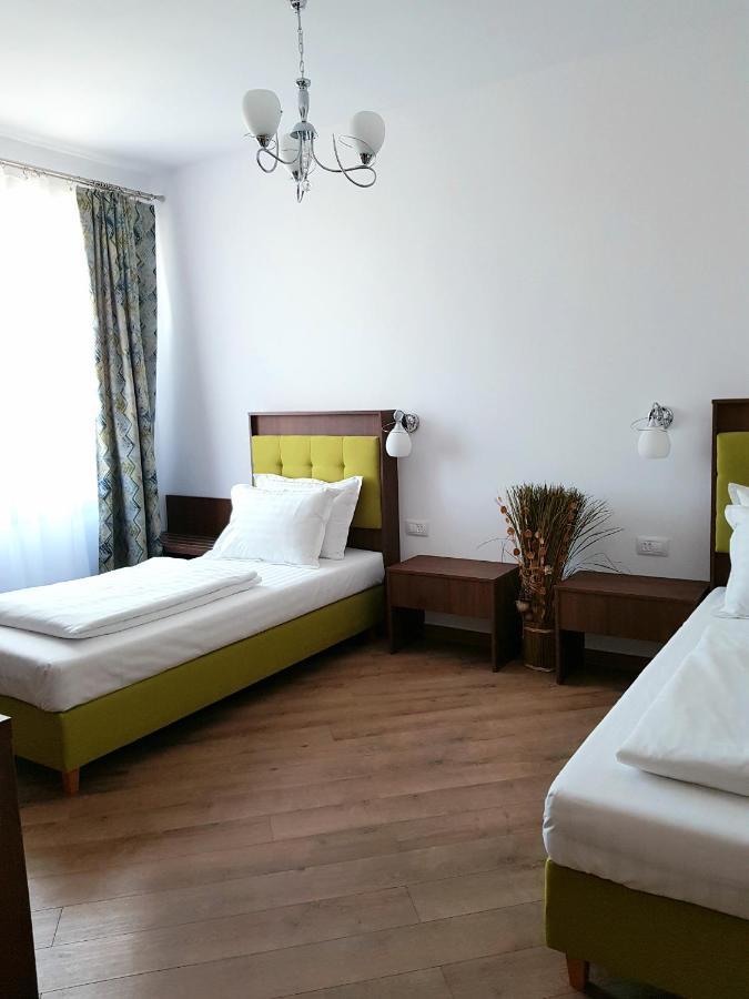 Helios Hotell Sulina Exteriör bild