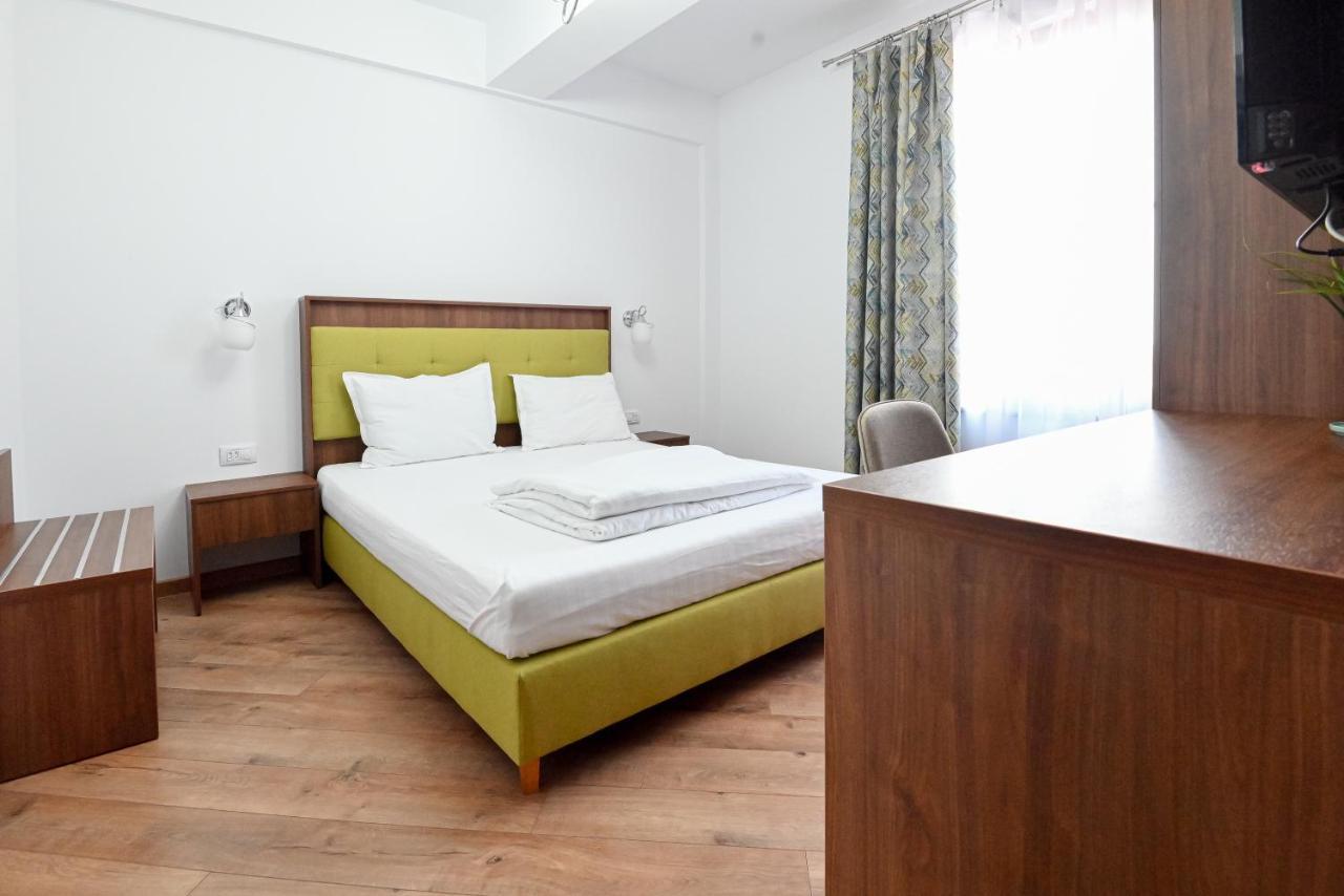 Helios Hotell Sulina Exteriör bild